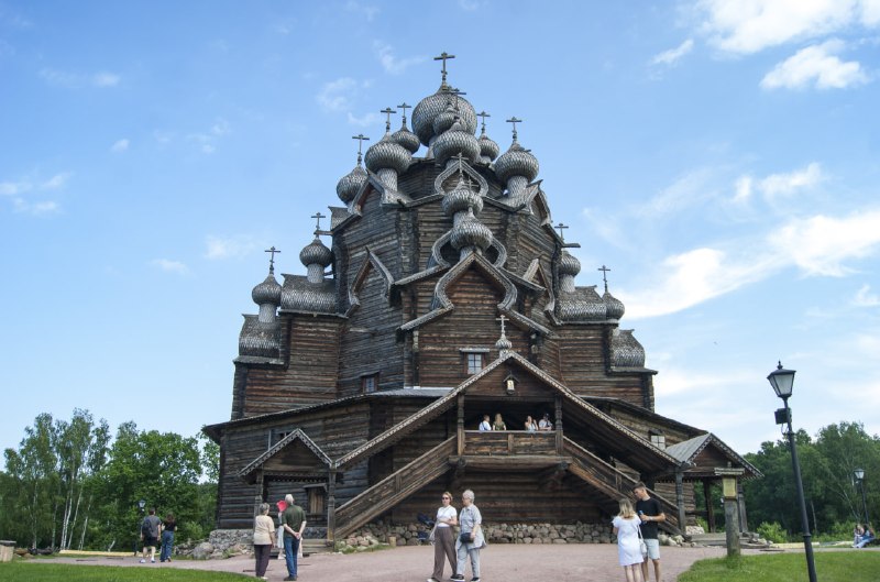 «Петербургские Кижи»: что делать в усадьбе Богословка